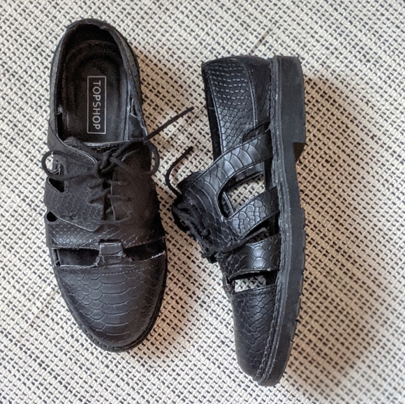 Topshop Black Cutout Oxford Shoes - Picture 3 of 4